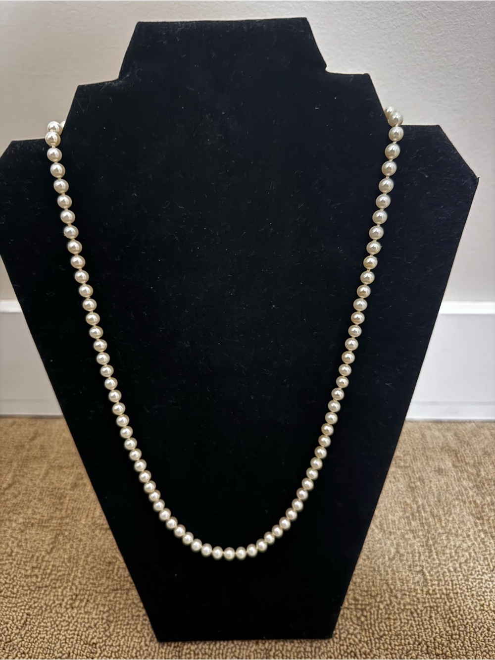 Elegant Vintage Ivory Faux pearl Necklace 6mm Each Pearl 23”L